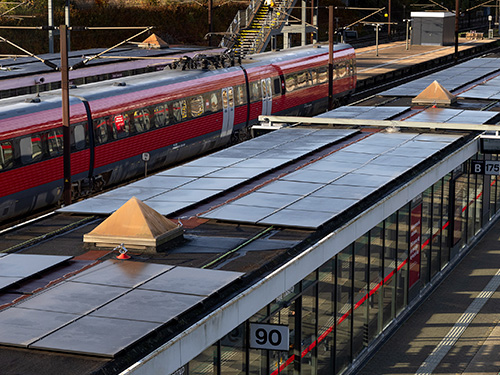 Nye solceller på Høje Taastrup: DSB satser på egenproduktion af vedvarende energi