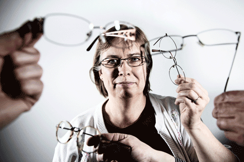 Bente Ottosen sendte i forrige uge en mail rundt til kolleger om at hun samler briller ind til befilkningen i Ghana. Foto: Bo Amstrup