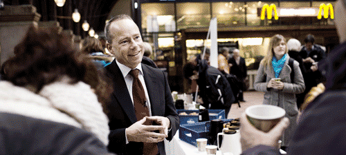 "Tryghed er noget af det, der betyder allermest for vores kunder. Det er blevet mere trygt at være på Københavns Hovedbanegård," sagde Søren Eriksen på dialogturen på Københavns Hovedbanegård. Foto: Gitte Sofie Hansen