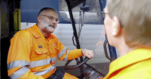 Dækhistorien var, at Frank Olesen var en it-konsulent fra pensionsverdenen, som havde set en jobannonce i et blad. Foto: Nordisk Film.