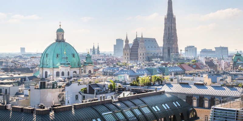 Billede med den Spansk Rytterskole og St. Stephen's Cathedral i Wien